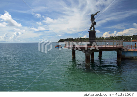 Rajiv Gandhi Statue at Aberdeen Jetty, Port Blair Rajiv Gandhi Statue at Aberdeen Jetty, Port Blair 41381507