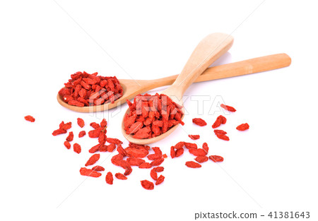 dry red goji berries  on white background 41381643