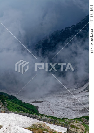 Overlooking Hakuba Daisetsuki where clouds spring up 41381691