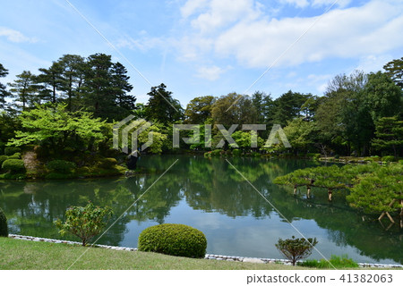Pond of Kenrokuen 41382063