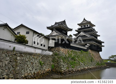 雨中津城堡 41382103