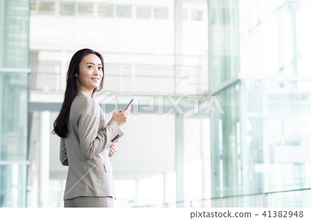 Business woman (smartphone) Business woman (smartphone) 41382948