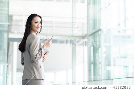 Business woman (smartphone) Business woman (smartphone) 41382952