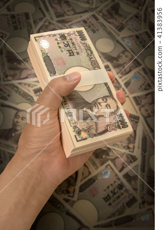 一捆10,000日元鈔票，300萬日元 41383956