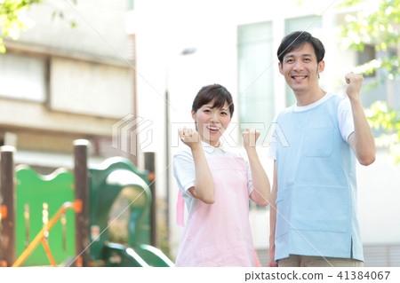 保姆/助手腸道姿勢 41384067