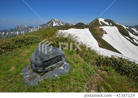 雪山和越後Miyama的重浮山頂的山頂山頂的紀念碑 41387129
