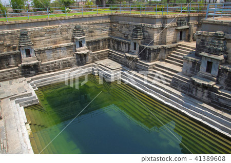 Stepped well also known as Muskin Bhanvi, Lakkundi 41389608