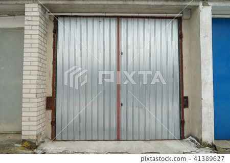 [Poland] Garage door 41389627