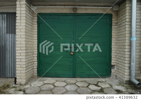 [Poland] Garage door 41389632