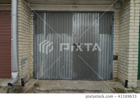 [Poland] Garage door 41389633