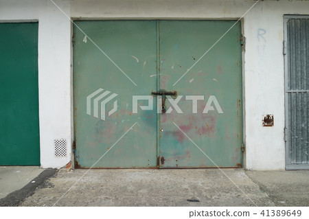 [Poland] Garage door 41389649