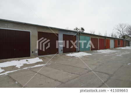 [Poland] Garage door 41389663