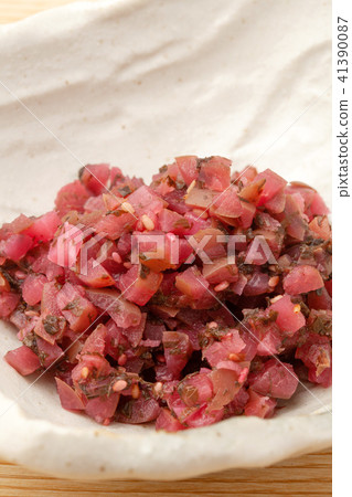 Knots of crunchy plum 41390087