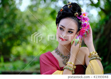 Beautiful Asian woman with Thai traditional dress 41393048