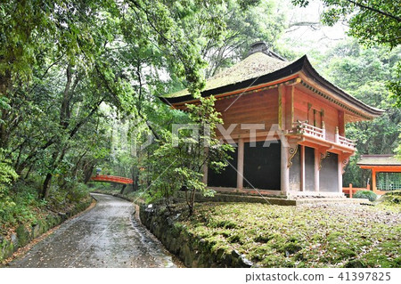Usa Shrine of rain Usa Shrine of rain 41397825