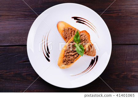 Fresh bruschettas with chicken liver pate 41401065