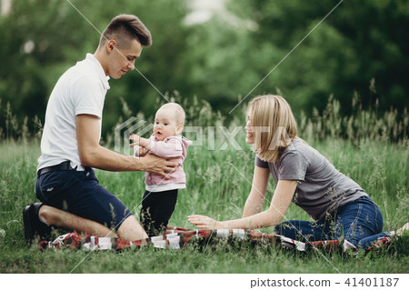Parents teaching their little daughter to walk 41401187