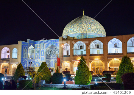 Sheikh Lotfollah Mosque at night. Isfahan. Iran Sheikh Lotfollah Mosque at night. Isfahan. Iran 41401209