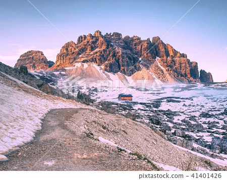 Climbers shelter. Landmark stop for climbing peaks Climbers shelter. Landmark stop for climbing peaks 41401426