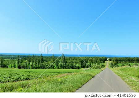 The earth of Hokkaido blue sky and the Sea of Okhotsk The earth of Hokkaido blue sky and the Sea of Okhotsk 41401550
