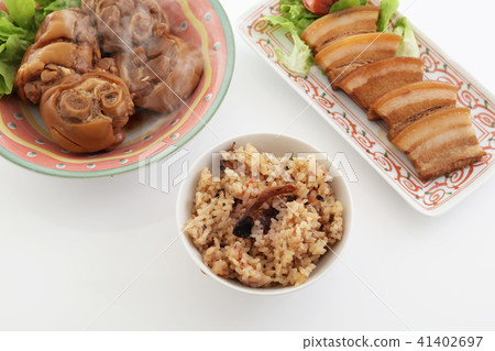 Delicious Okinawa cuisine 41402697