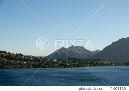 <新西蘭>晚上在皇后鎮瓦卡蒂普湖 41405180