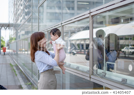 新媽媽的出勤場面 41405407