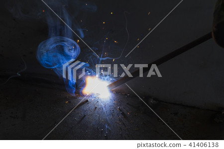 SMAW – Shielded metal arc welding. SMAW – Shielded metal arc welding. 41406138