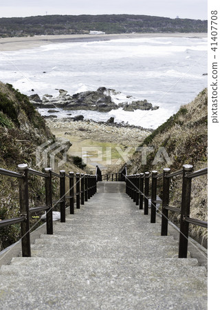 Stairs to the beach 41407708