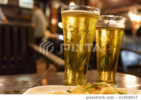 Cold beer on the quinch 41408017