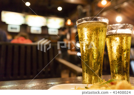 Cold beer on the quinch 41408024