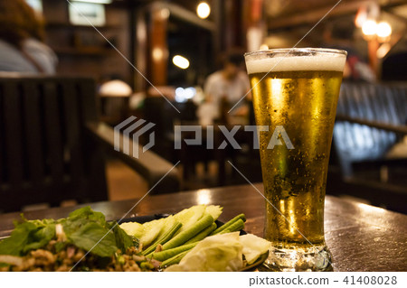 Cold beer on the quinch 41408028