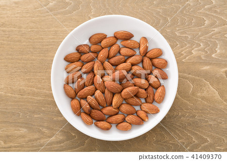 Almond 41409370