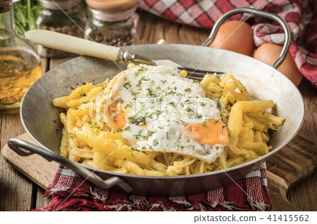 Fried egg served with yellow beans. Fried egg served with yellow beans. 41415562