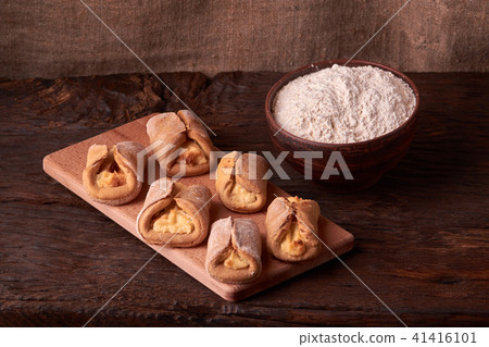 Close up Flour bread and whole grain Close up Flour bread and whole grain 41416101