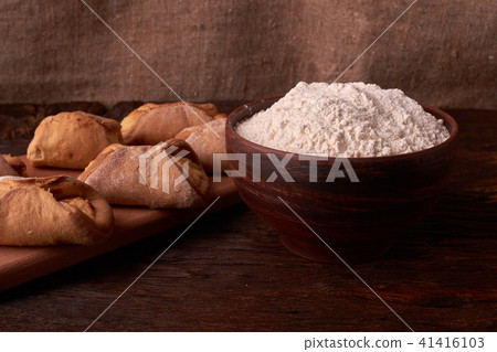 Close up Flour bread and whole grain Close up Flour bread and whole grain 41416103