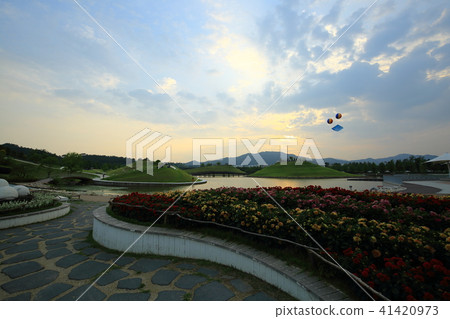 Spring of garden 41420973