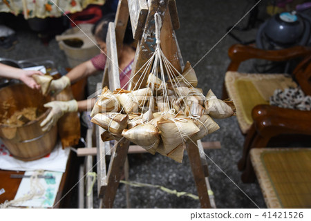 台灣家庭端午節包肉粽.粽子 41421526