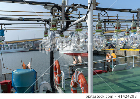 [青森縣八戶市]魷魚漁船釣魚燈，在漁港休息 41424298