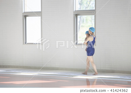 池畔兒童和婦女 池畔兒童和婦女 41424362