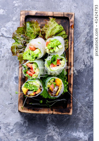 Vegetable spring rolls 41424793