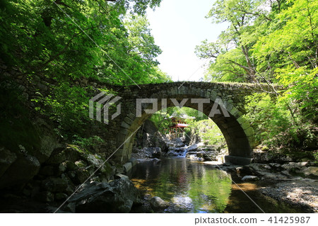 山寺的春天 山寺的春天 41425987
