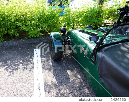 開車時被英國著名汽車所淹沒 開車時被英國著名汽車所淹沒 41426260