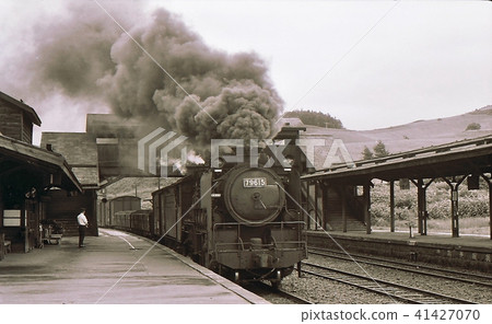 Showa 44 9600 Ozawa station departure departed Iwanami line cargo train Hokkaido 41427070