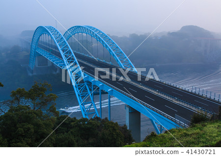Morning morning at Shin-Saikai Bridge dawn [Nishi-shi prefecture Saikai-shi] 41430721