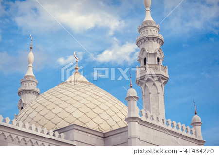White mosque roof White mosque roof 41434220
