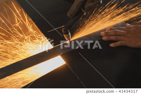 Unsafe work - Using plasma cutting machine. 41434317
