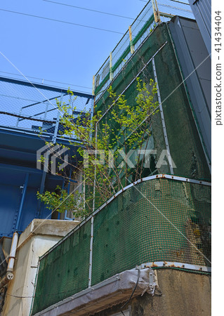 神奈川縣橫濱市鶴見線國道站高架外牆 41434404