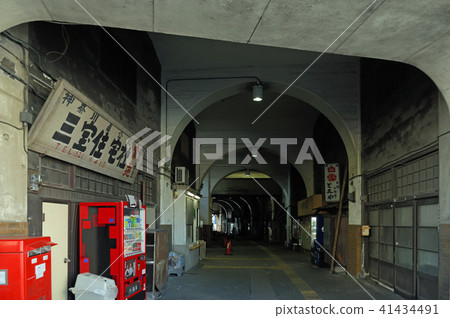 Kanagawa Prefecture Yokohama City Tsurumi Line National Highway Station Elevated Near Entrance Near the Entrance 41434491