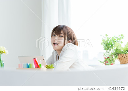 花費休息時間的女商人 41434672